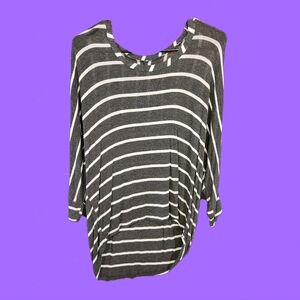 3/4 Sleeve Drop Cut (Hi-Lo) Batwing Shirt - Grey & White Striped - Women's Small